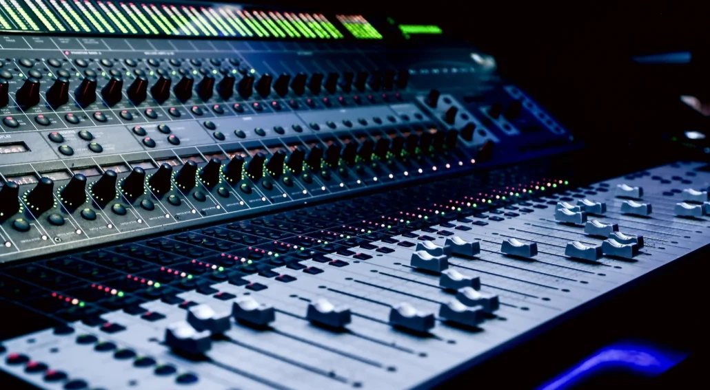 7N9A3676 Professional mix in a studio